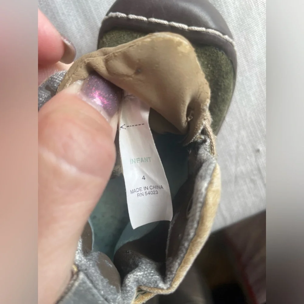 Baby Gap infant size 4 green/tan boots